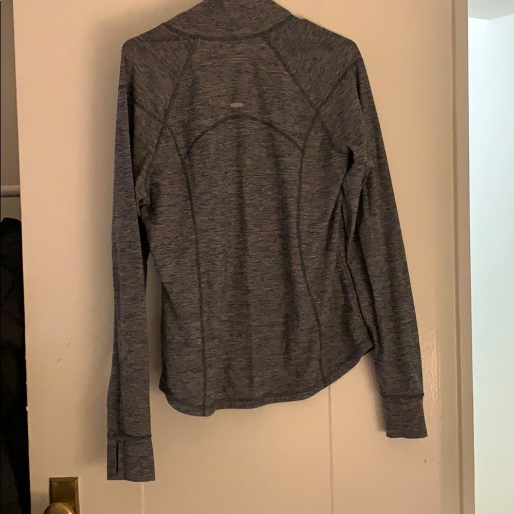 Old navy long sleeve workout shirt - Picture 2 of 2